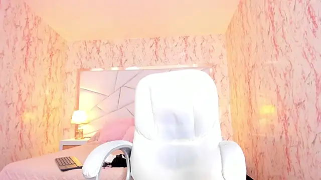 Emily_Whinfre webcam