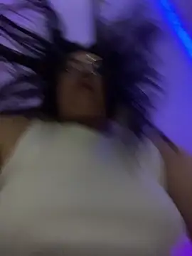 KaroVelvet live cam on StripChat