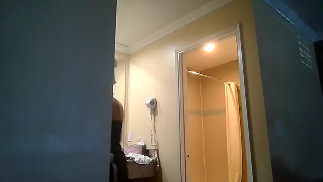 ShysluutGia live cam on StripChat