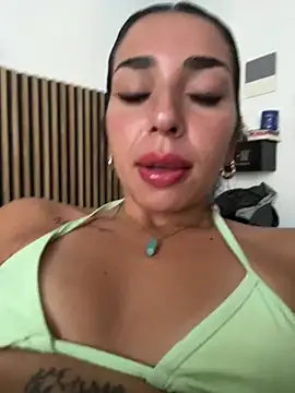 sweetbrunette22 webcam