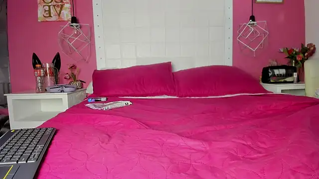 rousse_millers live cam on StripChat