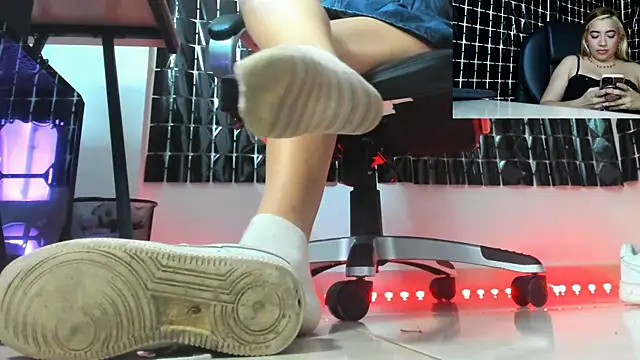 MissAlmaFenix live cam on StripChat