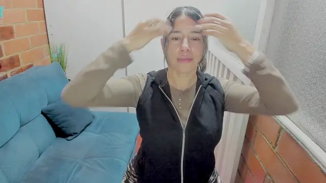Penelope47 live cam on StripChat