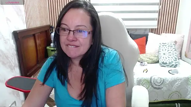 Sonialorens_ live cam on StripChat