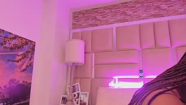 ShaniaBrownn webcam