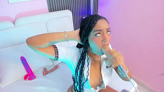 Clawdeen__wolf webcam