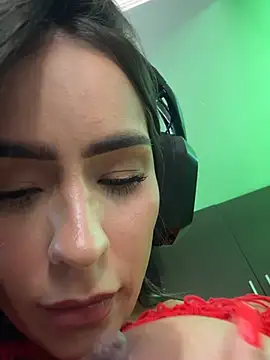 mau_white (F milf) - show tits