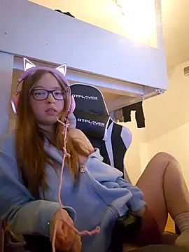 freaky-doll - Paar auf stripchat, spricht Deutsch