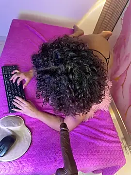 Woo_isDaphne live cam on StripChat