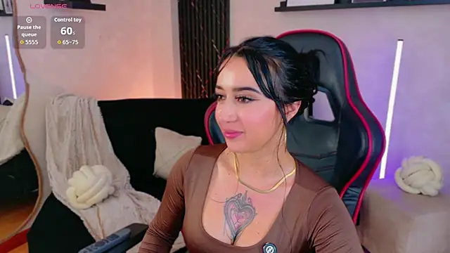 EmmyEvans1 live cam on StripChat