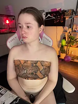 sweetest_pie live cam on StripChat