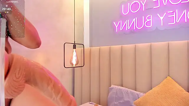 Leamonroe__ webcam