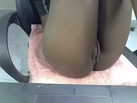sexyonebb webcam