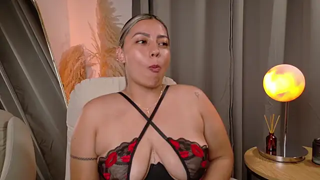 Zara_Nova webcam