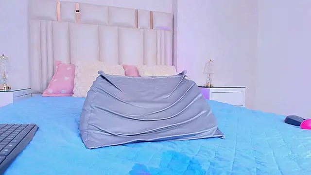 alanarose18 live cam on StripChat