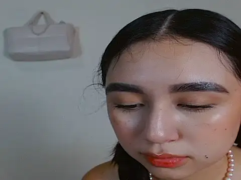 SiennaLorens webcam