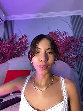 BellaHarpeer webcam