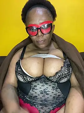 BoobsQueeen webcam
