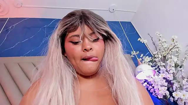 NaomiVelour webcam