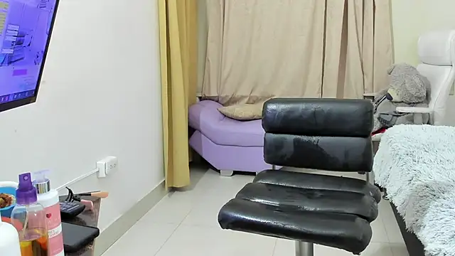 Nadia-Monroe webcam