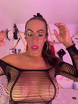 YOURSDEBORA webcam