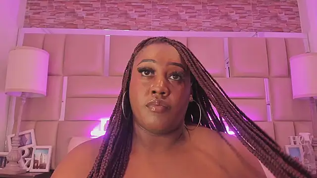 ShaniaBrownn webcam