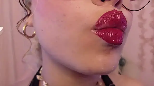 Haelycute live cam on StripChat