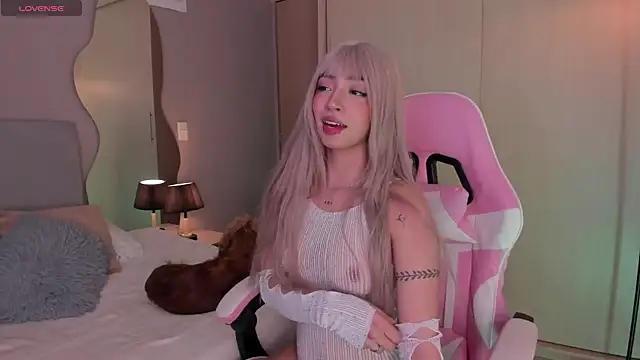 Zaray_star live cam on StripChat