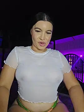 Pretty_Julieta live cam on StripChat