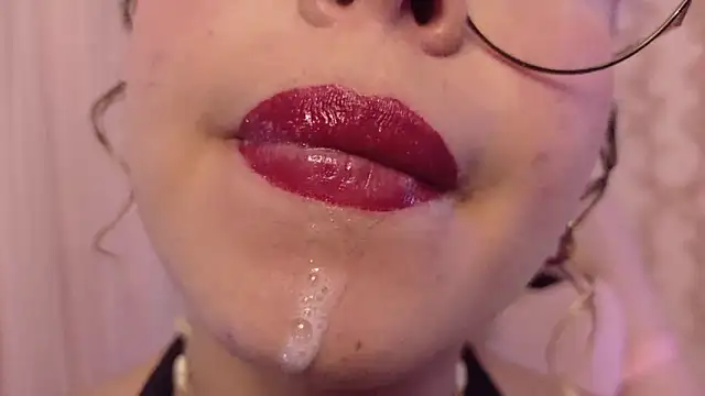 Haelycute live cam preview on Stripchat