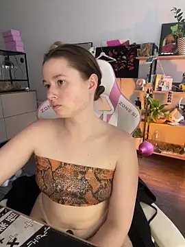 sweetest_pie live cam preview on Stripchat