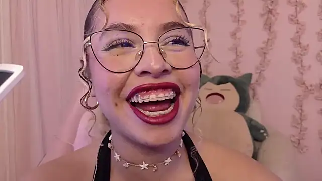 Haelycute live cam on StripChat