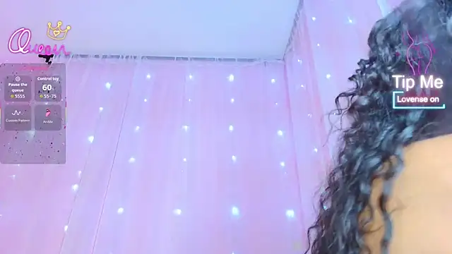SunnyGilmoree live cam on StripChat