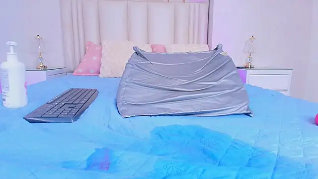alanarose18 live cam on StripChat