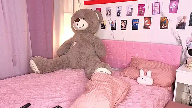 Karolinacreamm live cam on StripChat