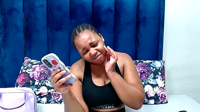 HotSmallTits webcam