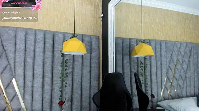 SkylerBloomm webcam