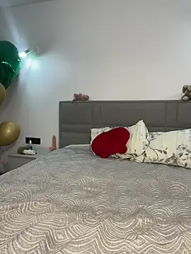 CurlyLara live sex cam