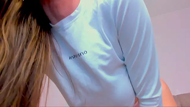 AriellaTesk webcam