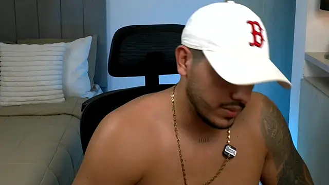owen-pierces webcam