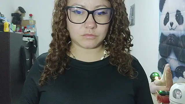curly_greeneyed webcam