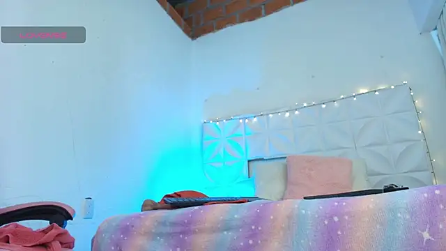 Ivonny_Goldie webcam