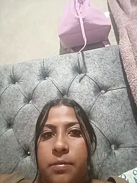 Giselabrunette25 webcam