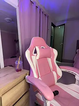 Emily-14 webcam