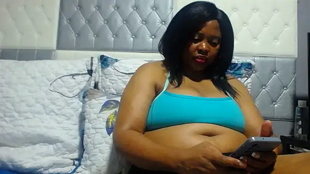 SEXYBUSTYEBONYXX webcam