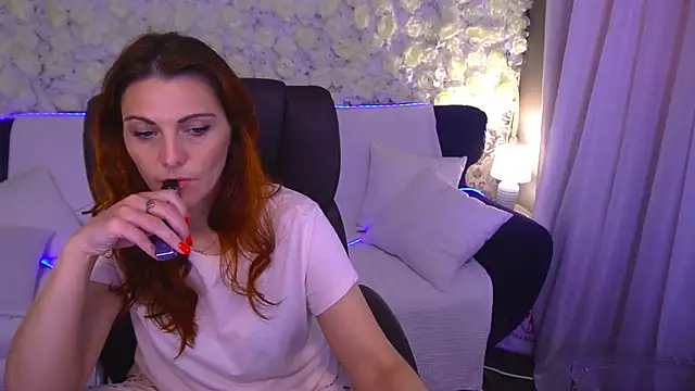 FireFoxxxxxy live cam on StripChat