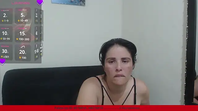 KeyraMenoni webcam