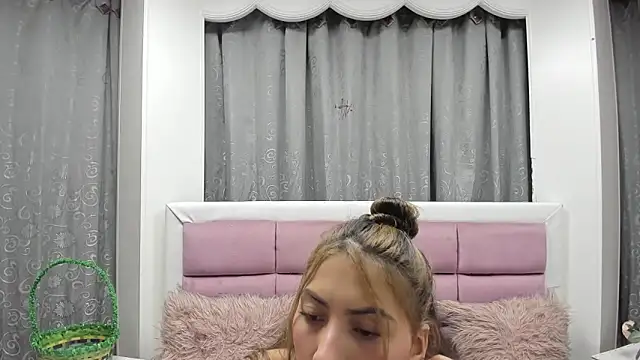 TaliaThompson live cam on StripChat