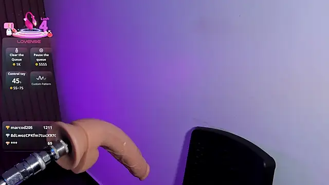 klhoe_boobs