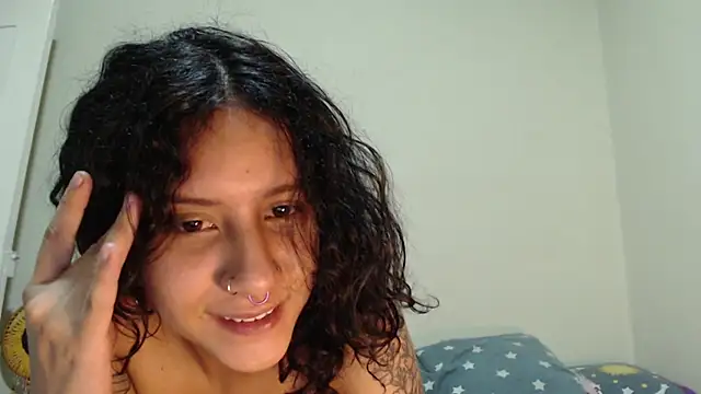 AlinaWoolf_ live cam on StripChat